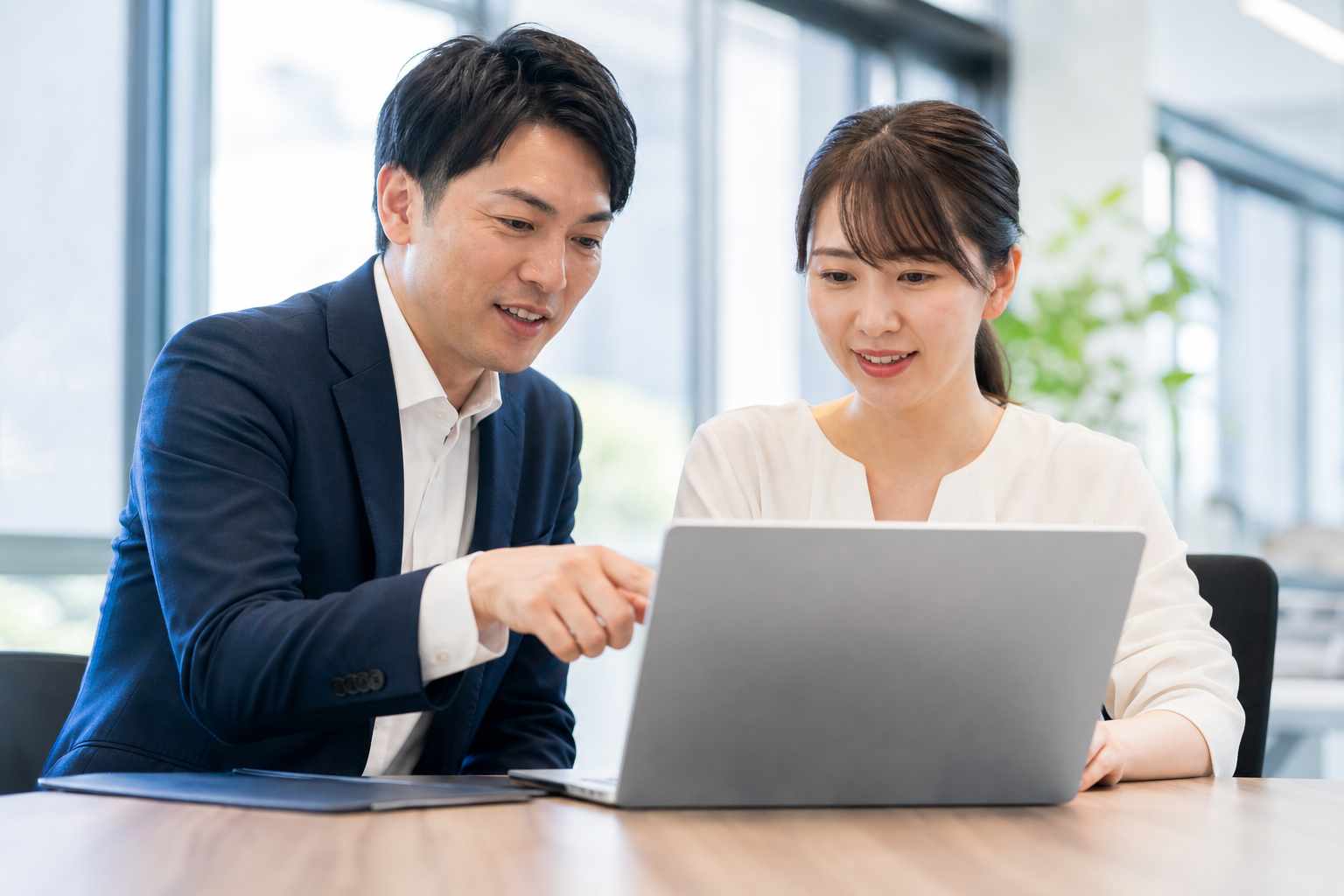 内製化支援でノウハウを社内へ移転する伴走支援の様子