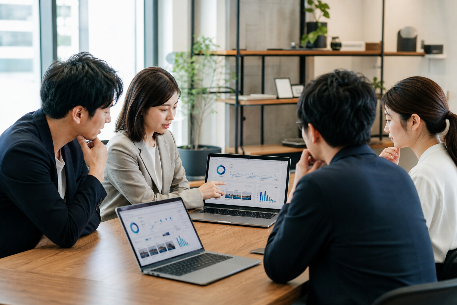 企業YouTubeライブ配信の始め方活用シーン・機材・集客導線まで解説のアイキャッチ画像