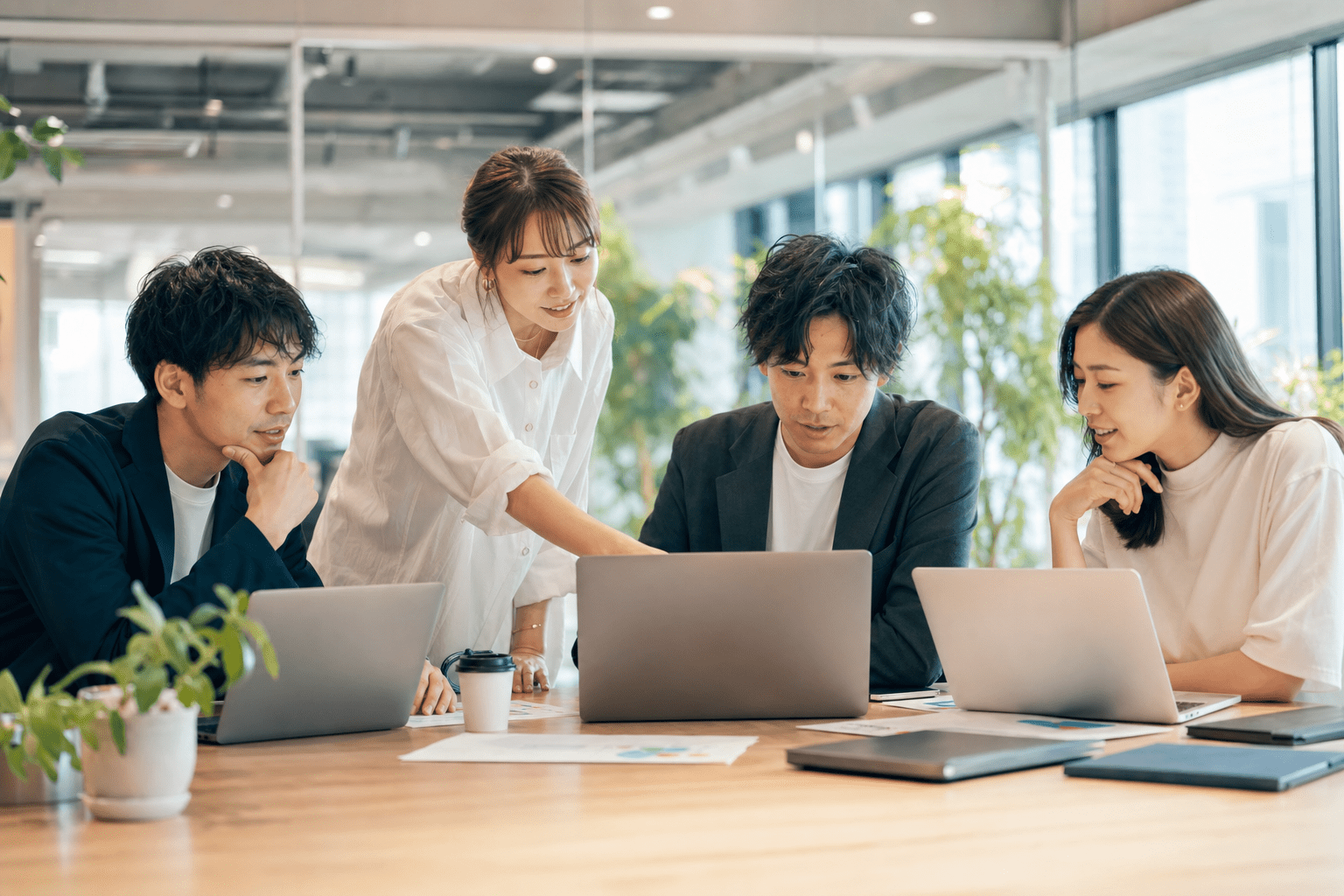 YouTubeコンサルとは｜運用代行との違いをイメージした画像