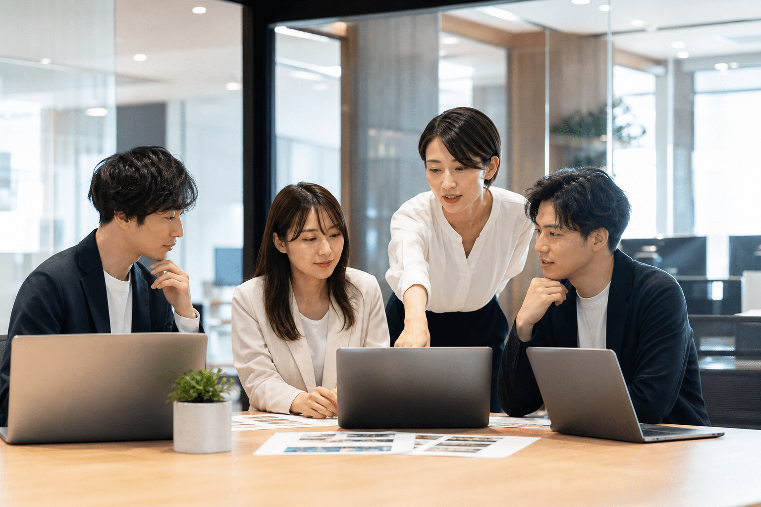PC(YouTube Studio)でのアップロード手順をイメージした画像